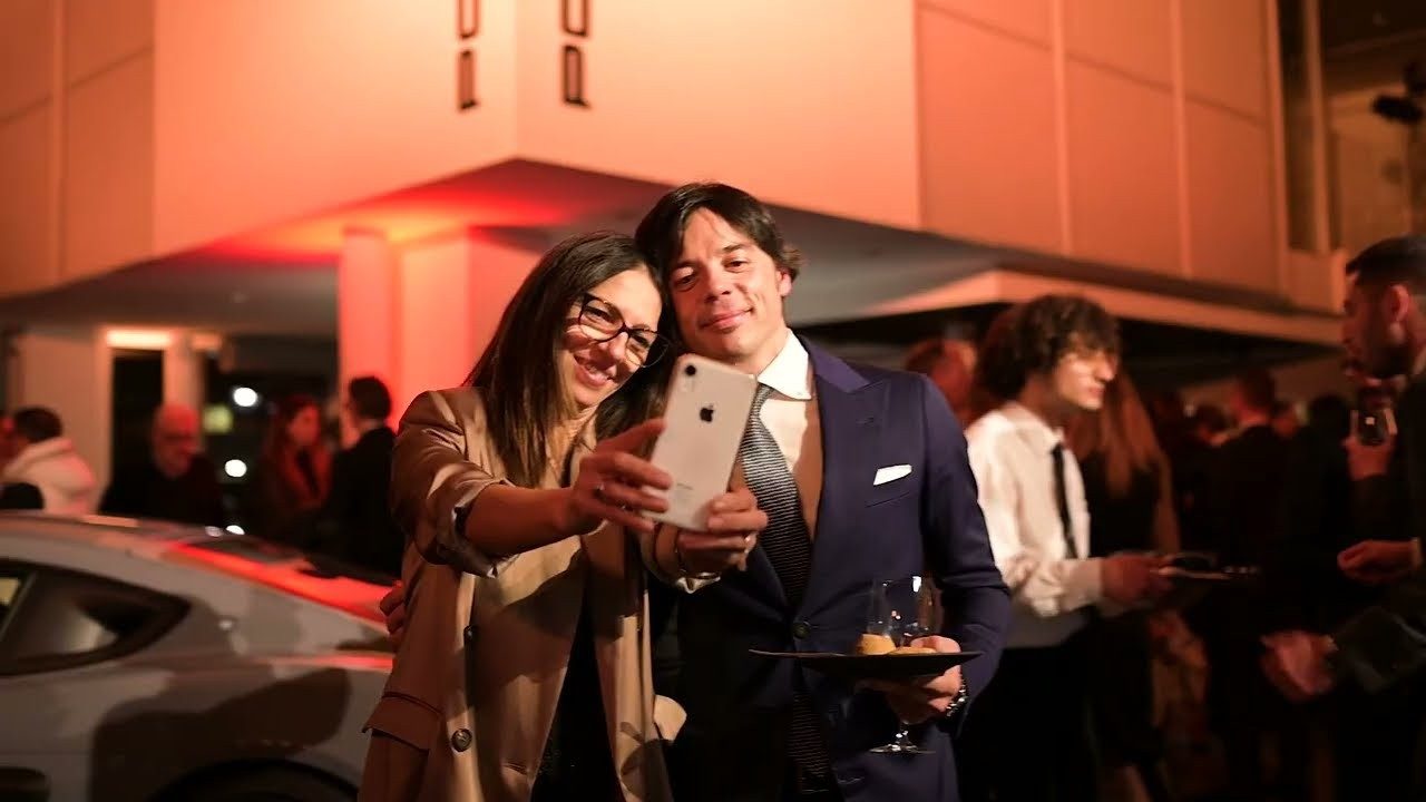 Inaugurazione centro porsche perugia selfie ospiti