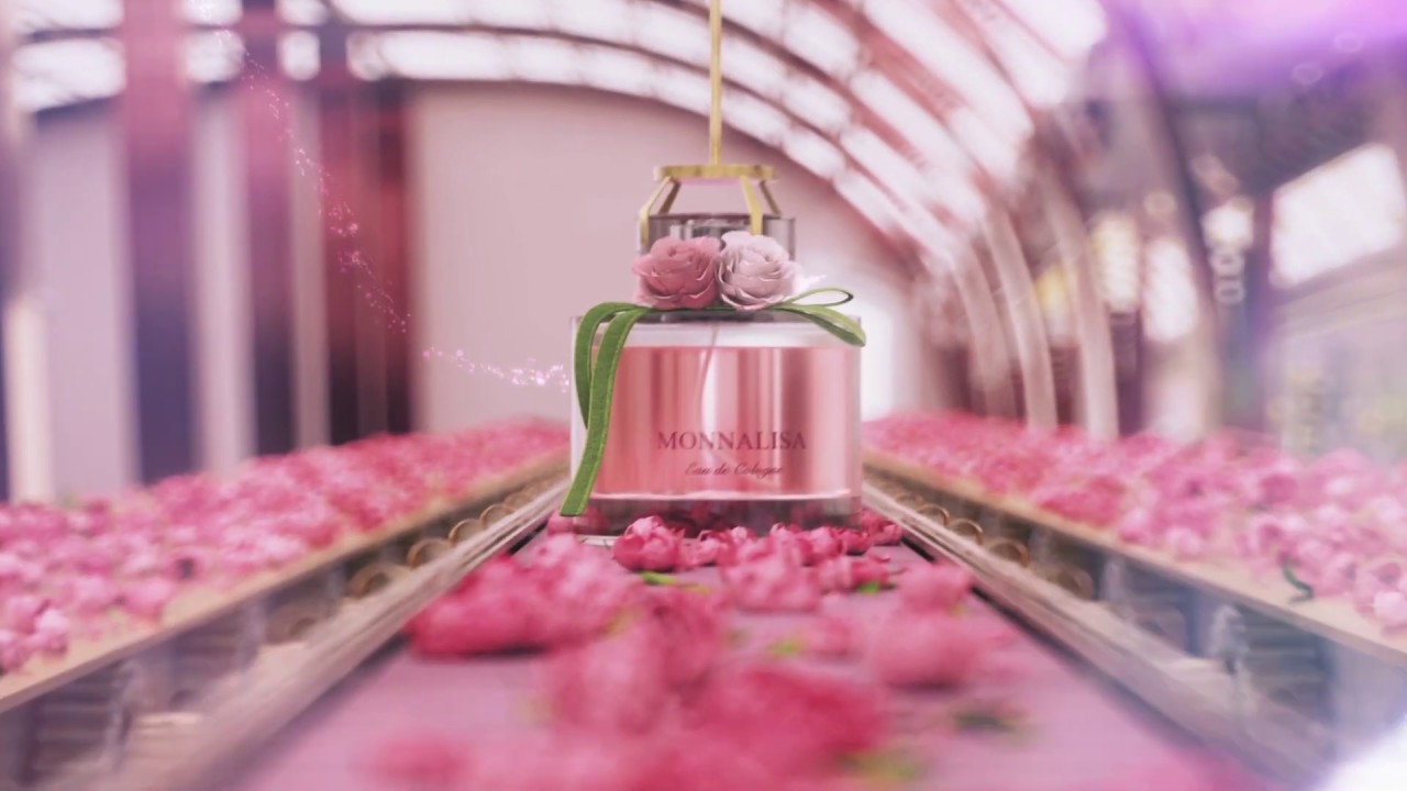 Il flacone Monnalisa Eau de Cologne sul nastro trasportatore della fabbrica di rose in 3D